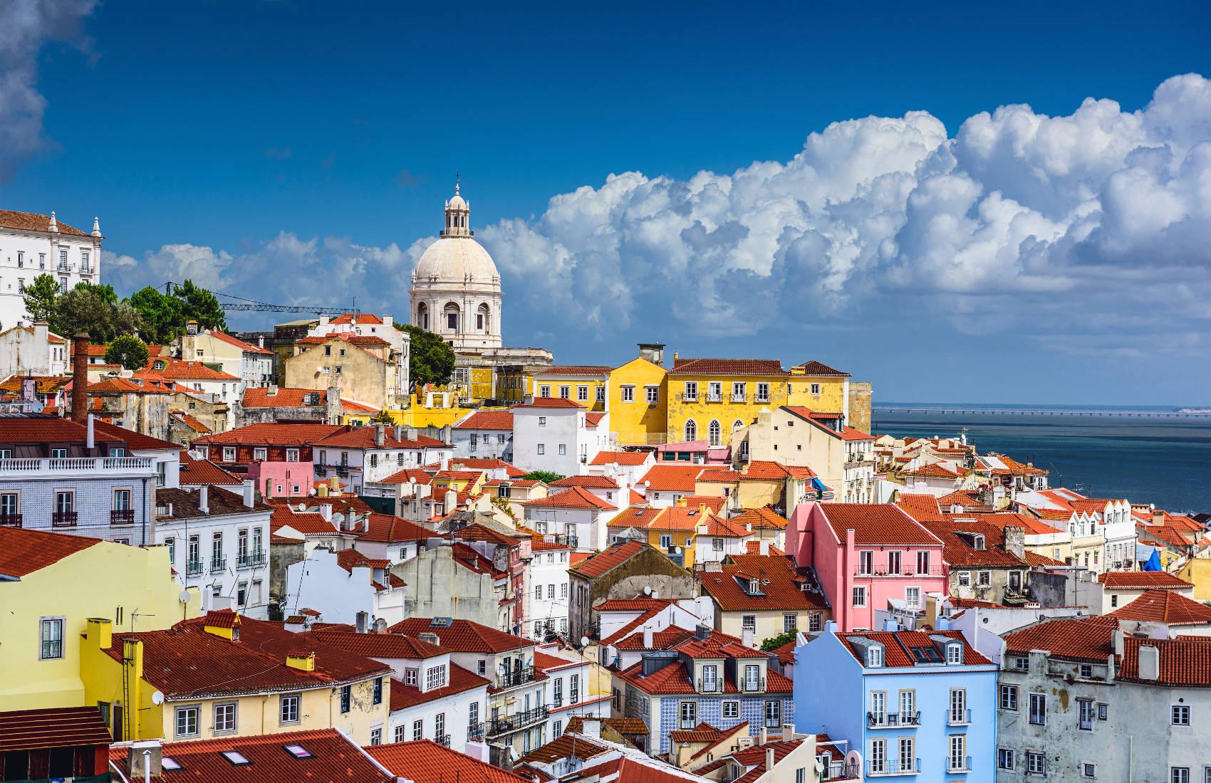 Португалія: відпочинок на березі океану, кращі курорти та екзотичні сувеніри
